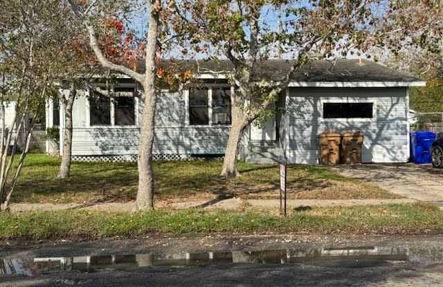 1025 Whitaker Drive photos photos