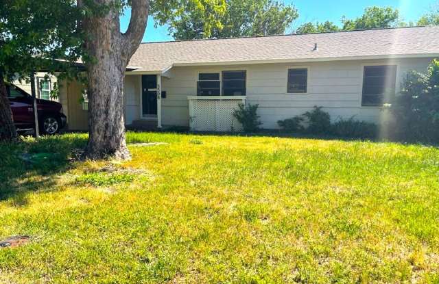 Introducing a charming 4-bedroom, 1-bathroom home nestled in the heart of Midwest City photos photos