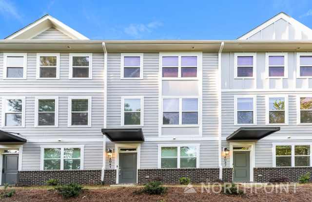 Beautiful 3BR 3.5BA Townhome w/ Full Appliance Kitchen Garage Parking in University photos photos