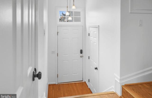 423 MCDANIEL Drive Gallery 3