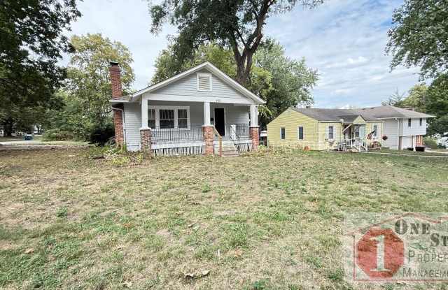 Charming 4-Bed, 2-Bath Home with Beautiful Interior Enhancements - 400 East Gudgell Avenue, Independence, MO 64055