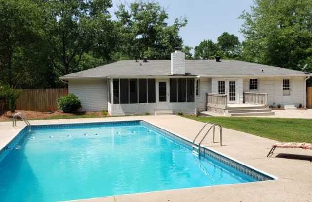 325 Meadow Dr Gallery 2