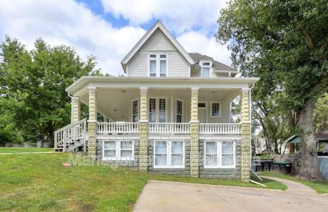 2518 Woolworth Avenue Gallery 1