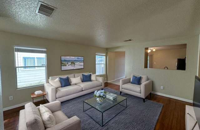 GREAT ONE STORY HOME  |  3 BEDROOMS  |  2 BATHS  |  NEAR LACKLAND  |  MOVE IN READY Gallery 4
