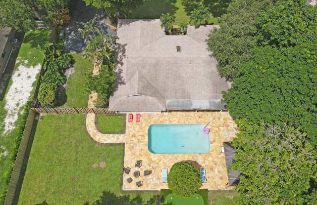 166 Old Country Road S Gallery 3