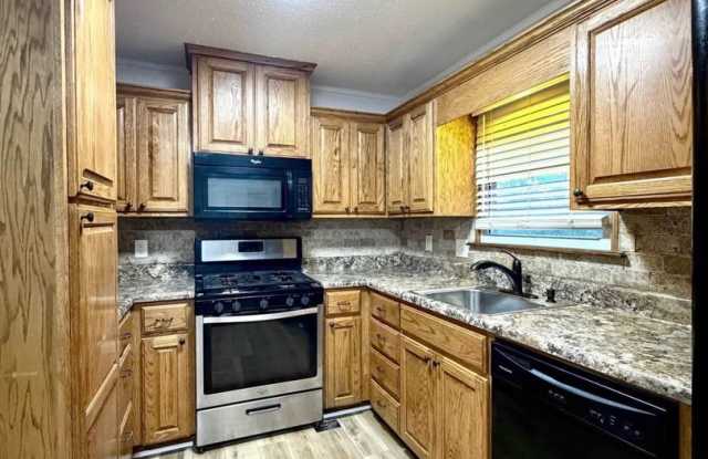 Spacious 4 bedroom, 2 bath home in NLR. Fully Updated! Gallery 3