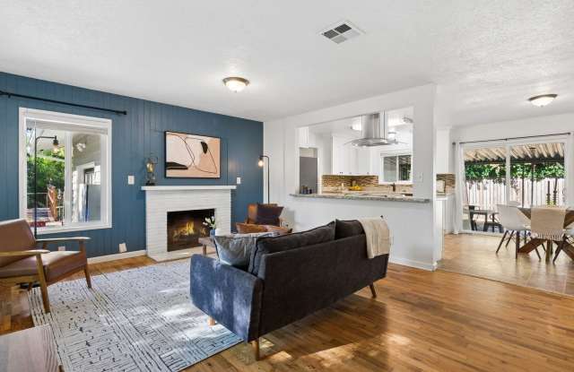 Available NOW!! Charming Tigard One Level Solar=Low Electric Bill! Fenced Yard 1 Small Pet OK 6 Month Lease Max Gallery 4