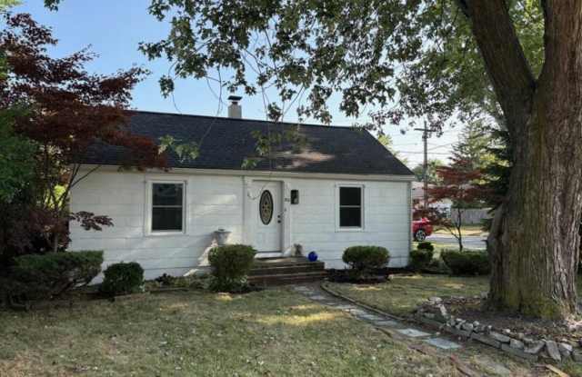 250 Mercer Ave photos photos