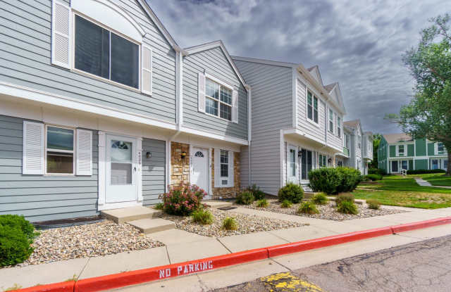Move in ready townhome on Baytown! Gallery 3
