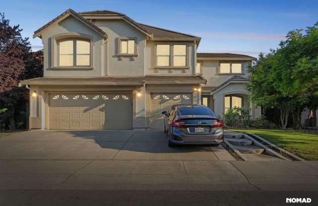 Stunning 4BR House with solar heated pool in the backyard in Sacramento photos photos