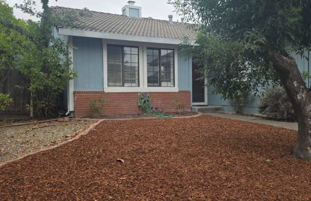 Well-Maintained Petaluma Home – 3BD/2BA with EV Charging & Backyard Deck photos photos