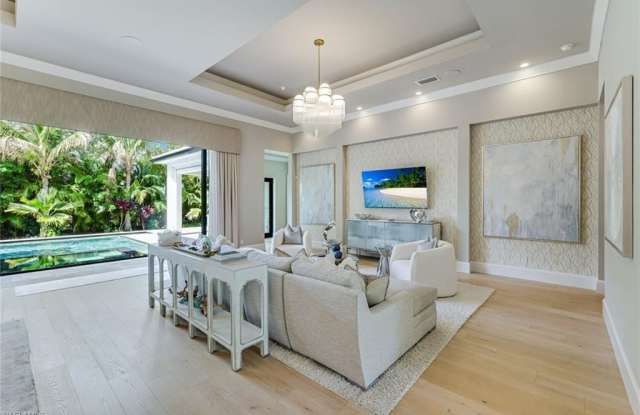 760 Park Shore Dr Gallery 4