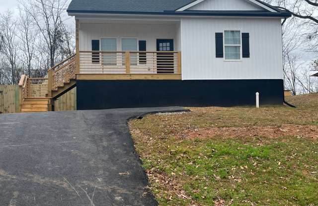 PRICE IMPROVMENT!! LOCATED IN HISTORIC PARKRIDGE!! - 2439 Adams Avenue, Knoxville, TN 37917