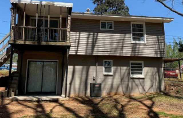 Very Nice 4 Bedroom, 2 Bath Griffin Home is now Available Gallery 3