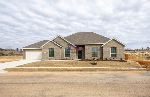 Well-Designed 3 Bed/2 Bath Home with Bonus Office - 114 Mesa Drive, Glen Rose, TX 76043