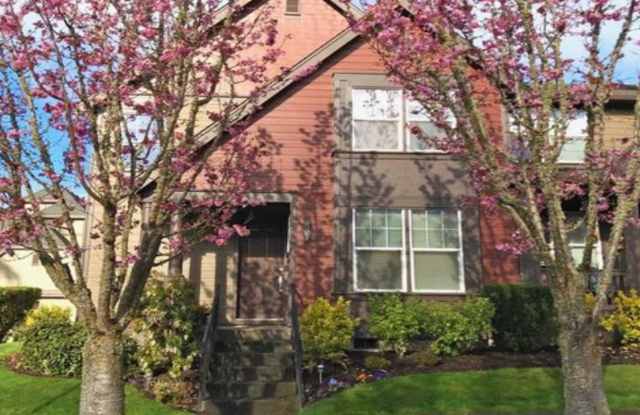 Beautiful 3 Bedroom, 2.5 Bath Spacious End Unit Town home in an Orenco Neighborhood - 807 Northeast 72nd Avenue, Hillsboro, OR 97124