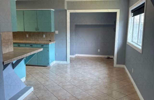 Large 4 Bedroom 2 Bath Gallery 4