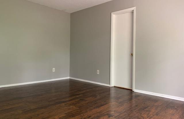 5585 Bradley Cir Gallery 2