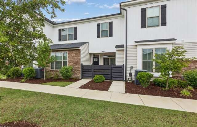 907 Kathy Ann Way W Gallery 1