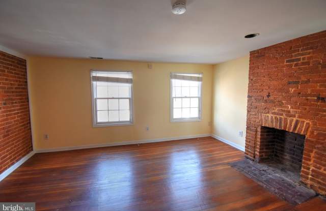 1126 CHARLES STREET S Gallery 4