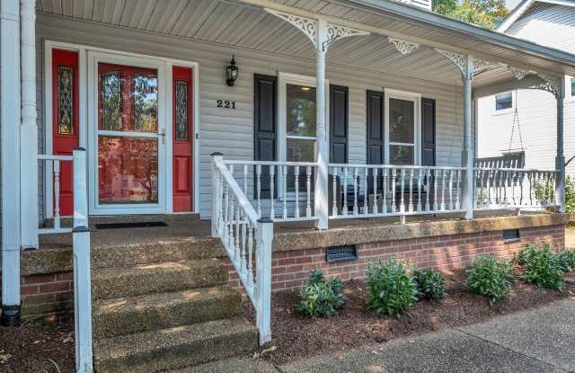 3 Bedroom Home (4th bed option) with 2 Car Garage in Downtown Franklin Gallery 4
