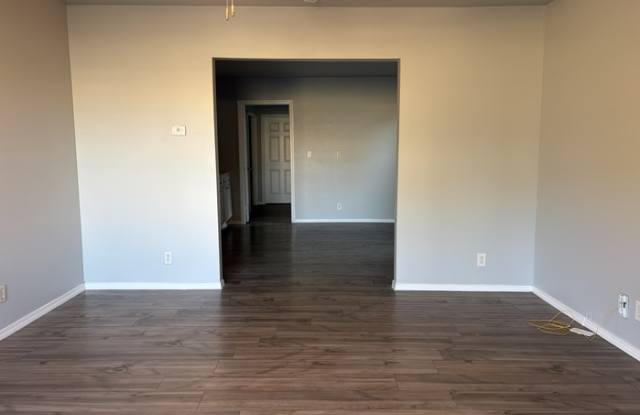 305 North Philadelphia Avenue Gallery 4