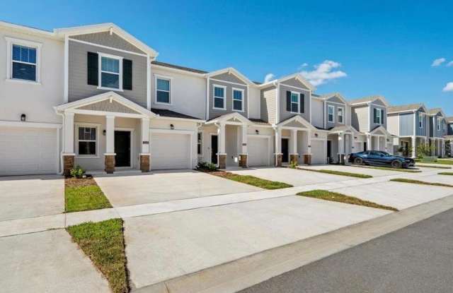 3262 LAURENT LOOP photos photos