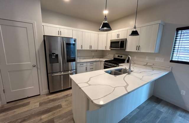 3 bed, 2.5 bath townhome for rent - 184 West 300 North, Washington, UT 84780