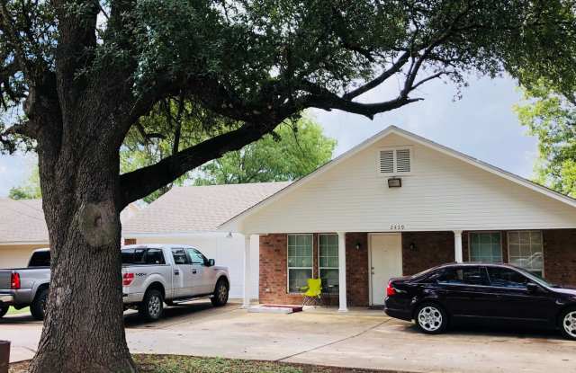 Spacious 4/4 House with Yard in the Baylor Bubble! photos photos