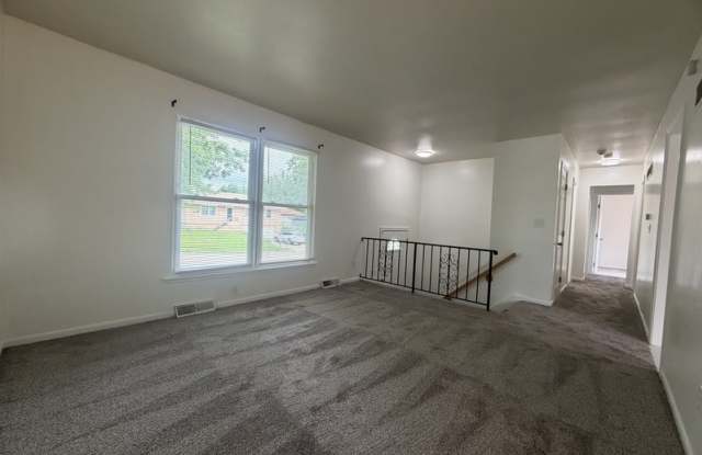 1208 South Mayview Avenue Gallery 4
