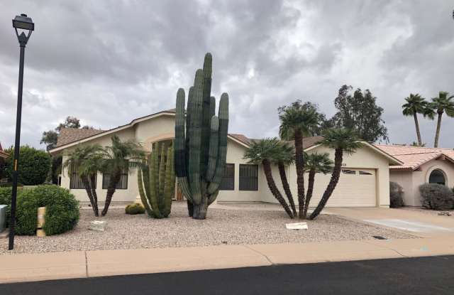 Available May through October 2026. Lovely home on golf course.  All in Leisure World a 45+ Active Adult Resort Community. Gallery 3