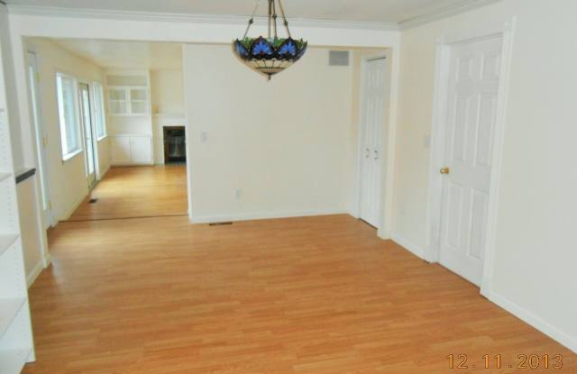 Beautiful 4 Bed 2 Bath Rambler Near Microsoft Gallery 4