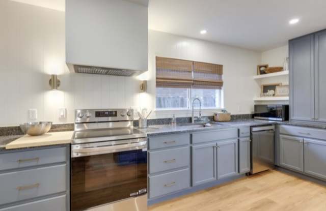 6315 Regency Court photos photos