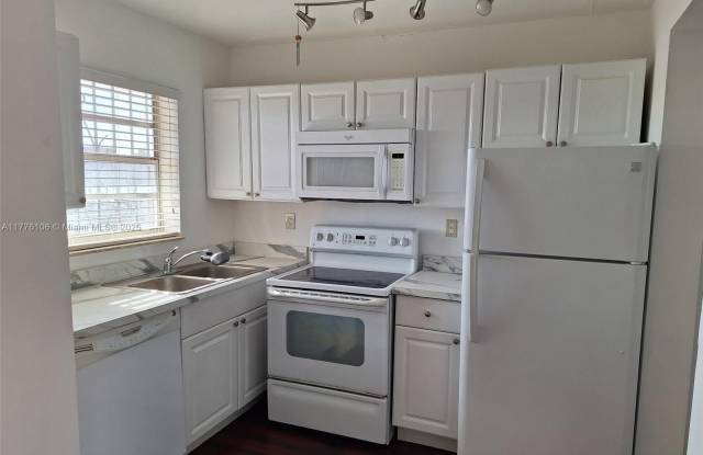 8889 Fontainebleau Blvd photos photos