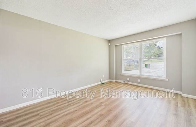 11125-11127 E 84th Terr - 11125 East 84th Terrace, Raytown, MO 64138