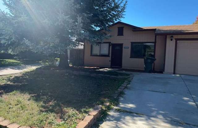 Cheshire 4 bedroom home with huge yard! MOVE-IN CREDIT OF $500!! - 3311 West Wilson Drive, Flagstaff, AZ 86001