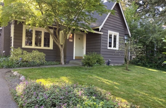 11334 40th Ave NE - 11334 40th Avenue Northeast, Seattle, WA 98125