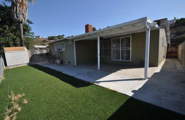 4BR/2BA house with View, private yard! Gallery 1