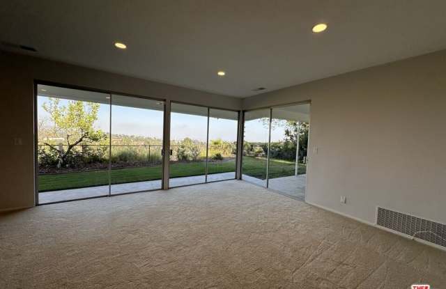 1212 Roberto Ln Gallery 2