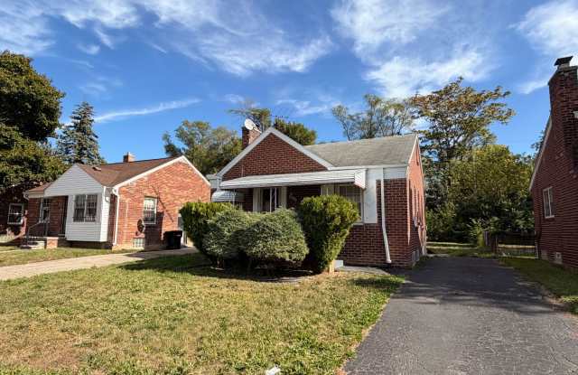 Spacious Home on West side available to for immediate move-in! - 18286 Oakfield Avenue, Detroit, MI 48235