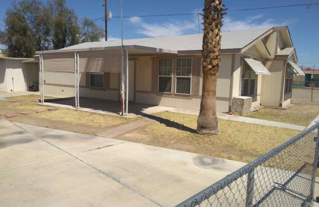 Double Wide on a Double Lot w/detached Garage!! - 2025 Hualapai Drive, Bullhead City, AZ 86442