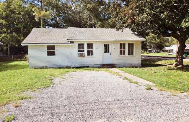 3 Bed/1 Bath House - 402 Kibbe Street, Abbeville, LA 70510