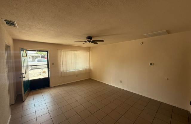 2 bed 1 bath Duplex Gallery 4