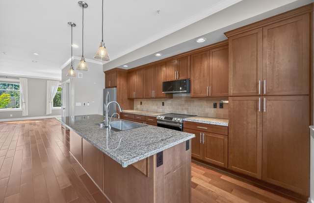 1078 NE High St photos photos
