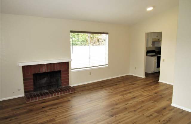 1033 Acacia Drive Gallery 3
