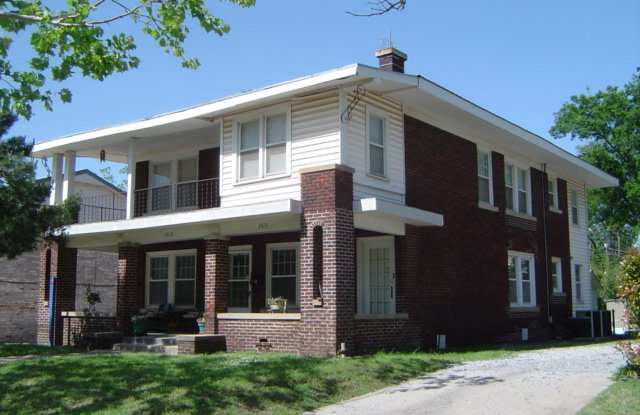 2813 N Robinson Ave photos photos