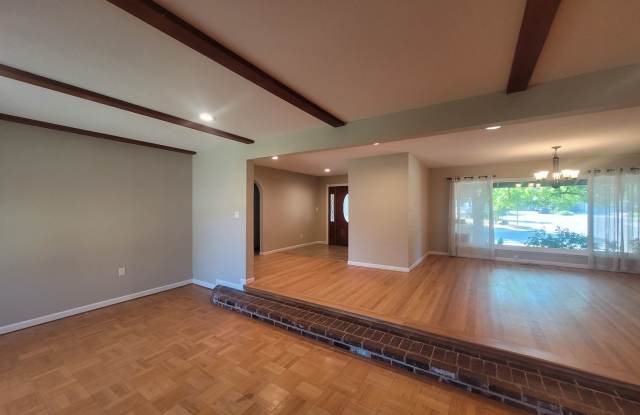 Spacious Carmichael home in Winding Wy / Garfield area Gallery 3