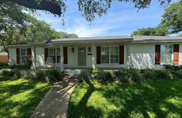 831 Bay Cliffs Rd - 831 Bay Cliffs Road, Gulf Breeze, FL 32561