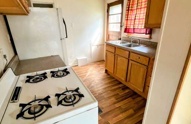 104 Sycamore St photos photos