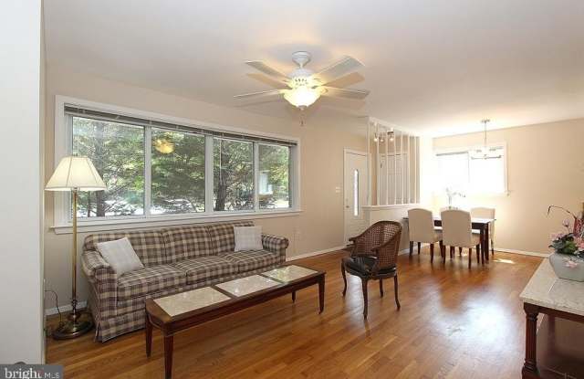 5028 RIVER Road Gallery 2